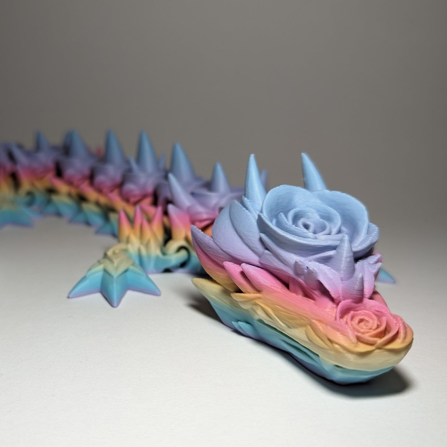 Dragon de rose - 29 pouces - Arc-en-ciel