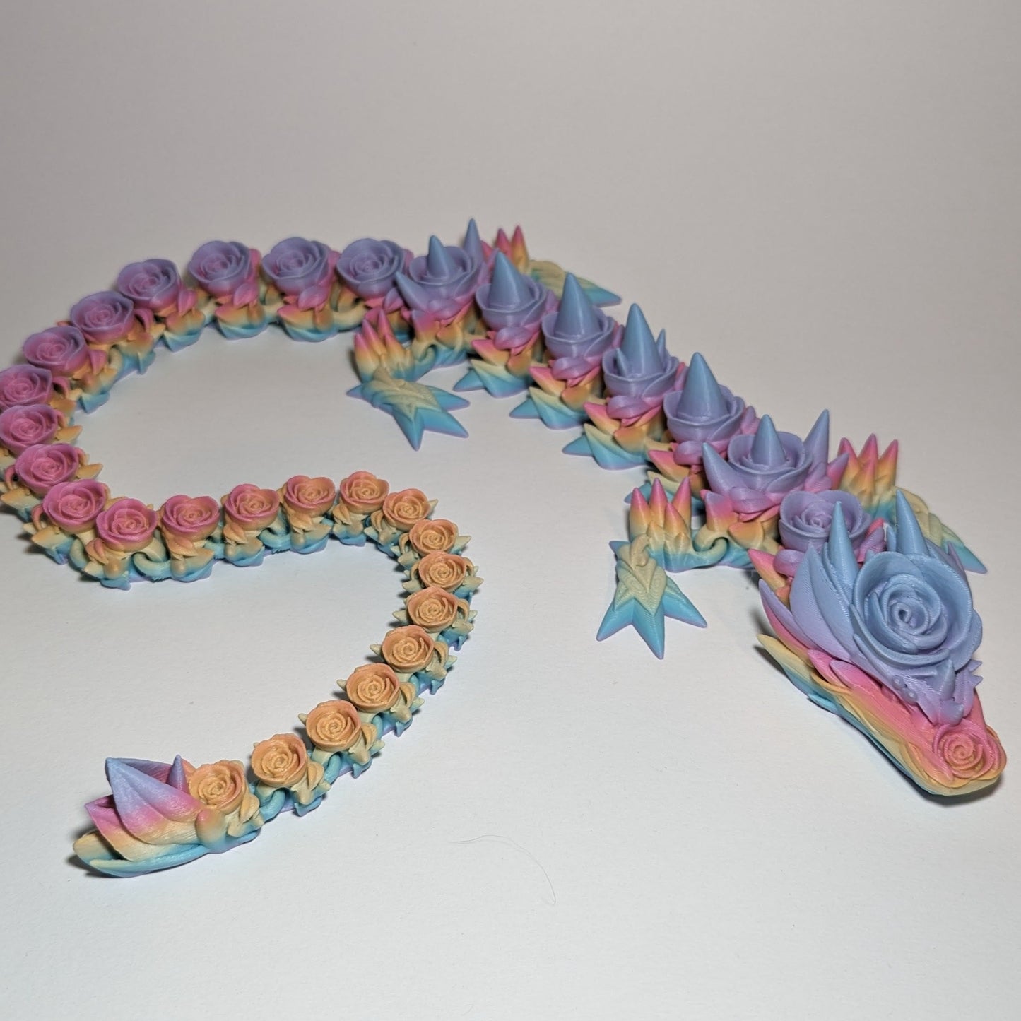 Dragon de rose - 29 pouces - Arc-en-ciel