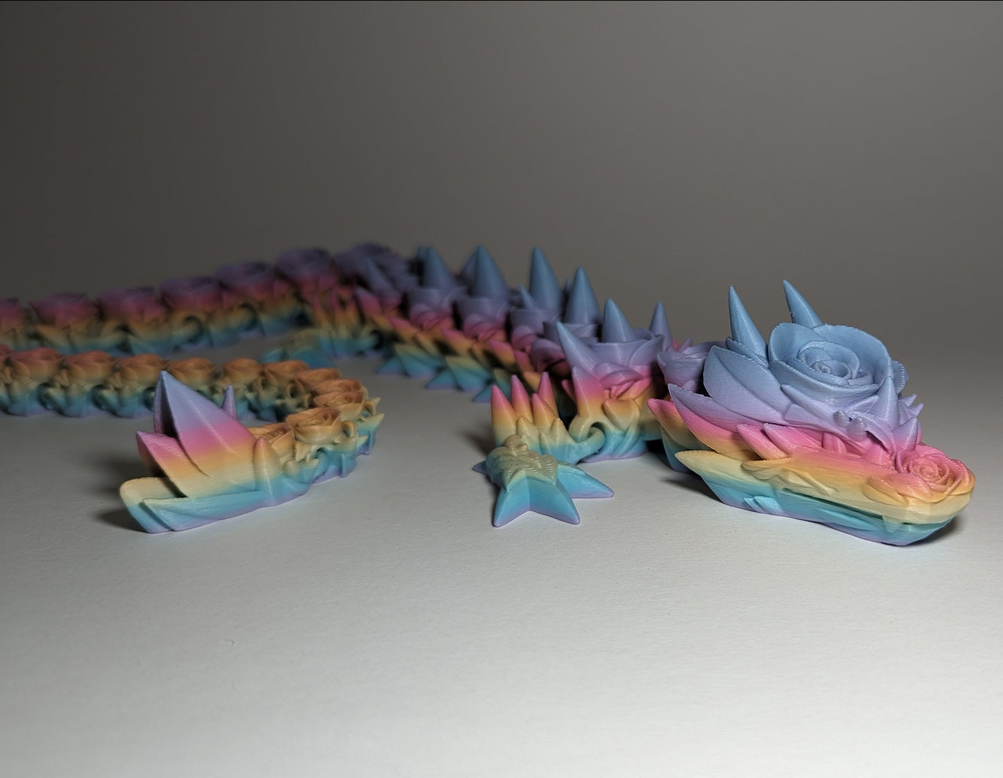 Dragon de rose - 29 pouces - Arc-en-ciel